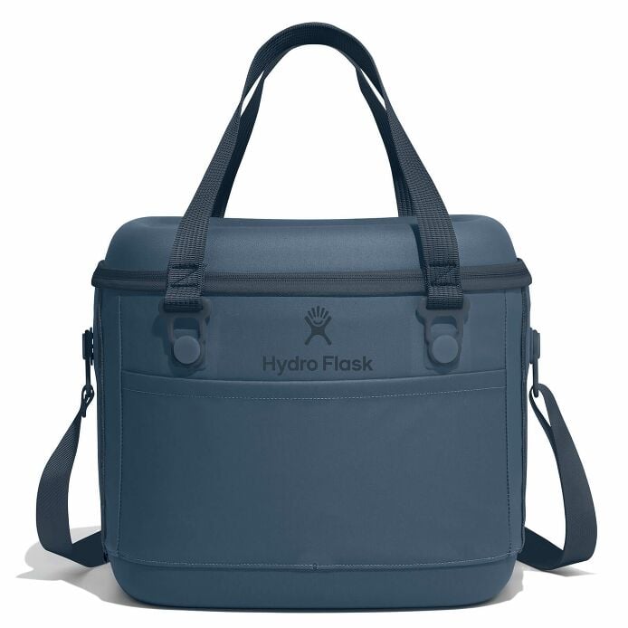 carryouttm-soft-cooler-15-l-d7 12pco384-carryout-cooler-15l-harbor-blue-straight_1.jpg