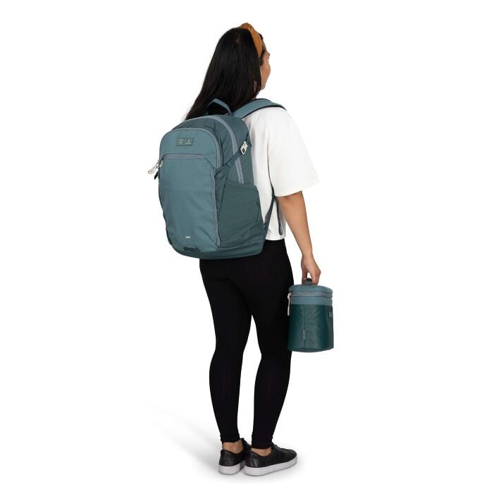 osprey-axis-x-hydro-flask-campus-essentials-bundle-f8 axisxhydroflask_s26_onbody2_cascadeblue_10007249_2.jpg