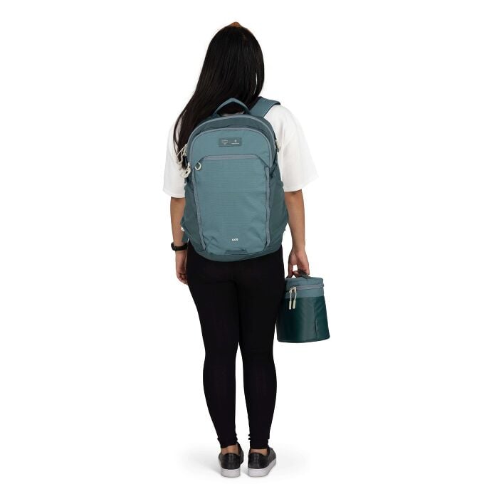 osprey-axis-x-hydro-flask-campus-essentials-bundle-f8 axisxhydroflask_s26_onbody3_cascadeblue_10007249_2.jpg