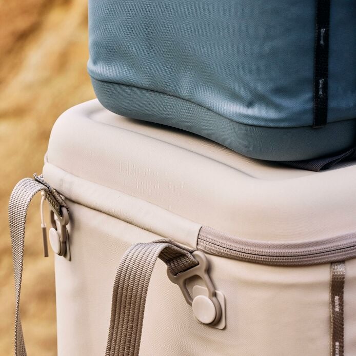 carryouttm-soft-cooler-30-l-k2 hf_carryout_bouwer_d1_l1_torrey_pines_still_life_0381_1_6.jpg