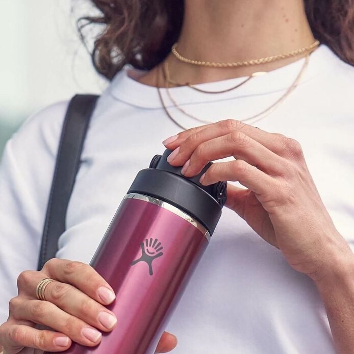 32-oz-lightweight-chug-cap-bottle-b3 hf_s26_lightweight_mcinnis_5123_1_8.jpg