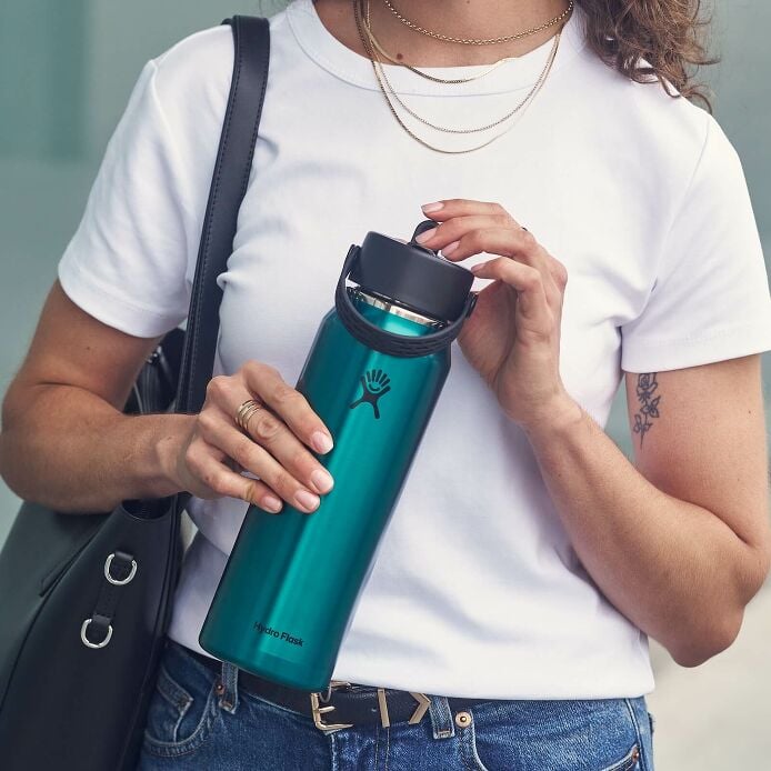 32-oz-lightweight-flex-straw-bottle-s4 hf_s26_lightweight_mcinnis_5167_2_3.jpg