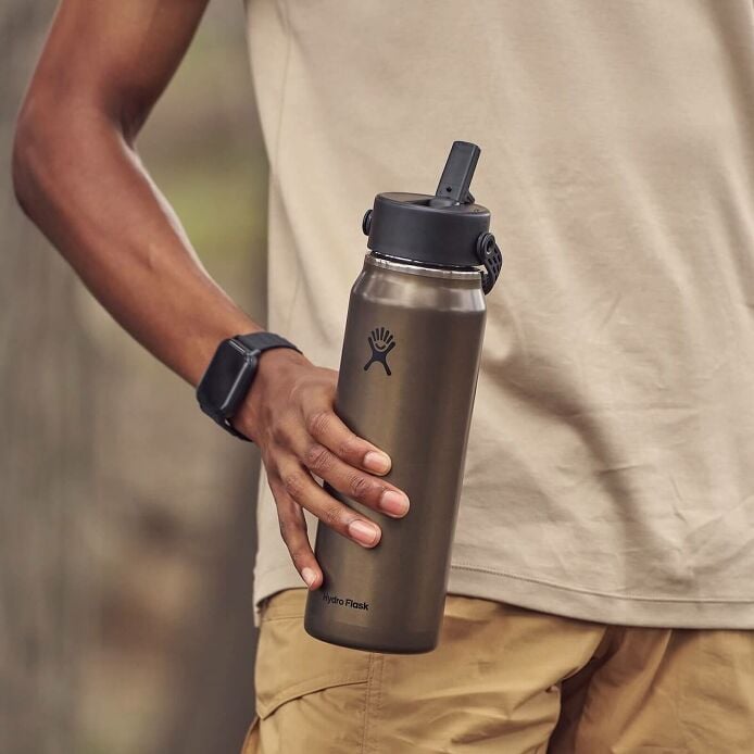 32-oz-lightweight-flex-straw-bottle-s4 hf_s26_lightweight_mcinnis_6345_2_3.jpg