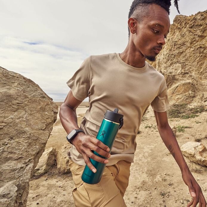 24-oz-lightweight-flex-straw-bottle-v9 hf_s26_lightweight_mcinnis_6828_4.jpg