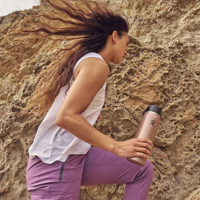 32-oz-lightweight-flex-straw-bottle-s4 hf_s26_lightweight_mcinnis_6946_1_3.jpg